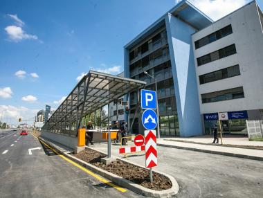 Отварят три нови паркинга в метрото