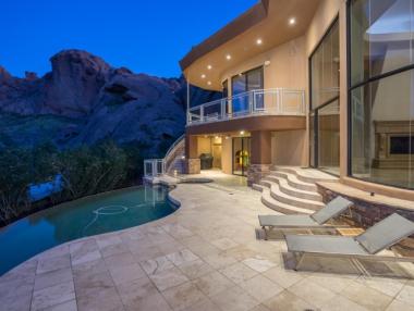 Алиша Кийс продава Стъкленото имение