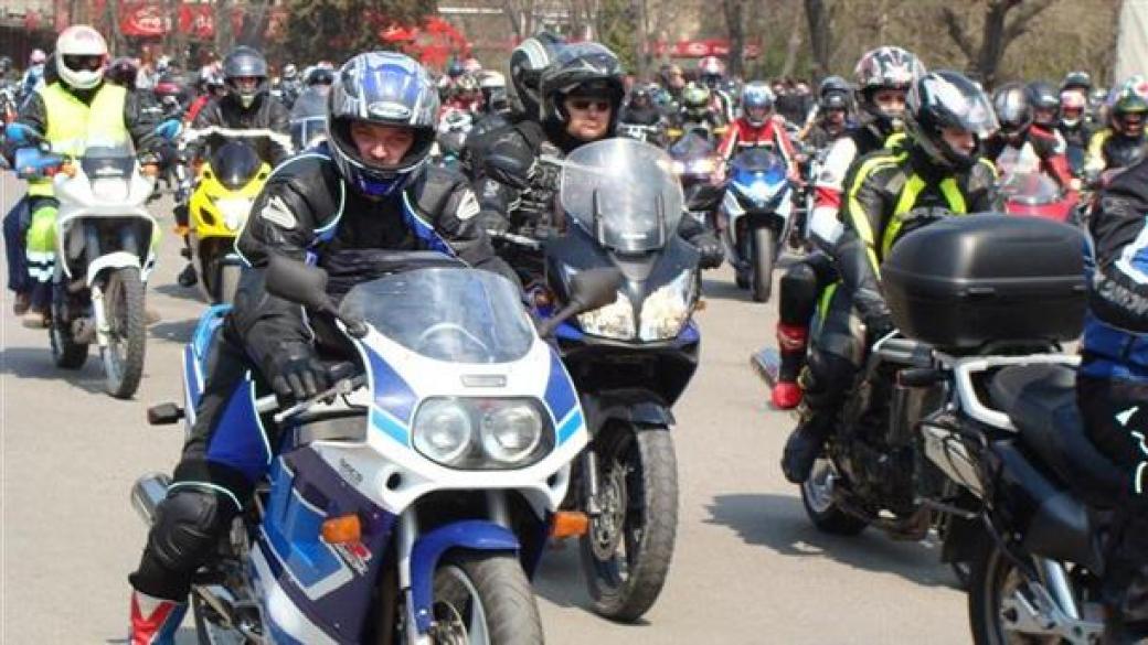 Мотористи излизат на протест срещу целогодишните застраховки