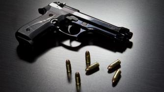 Проверяват хората с регистрирани оръжия