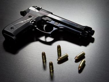 Проверяват хората с регистрирани оръжия