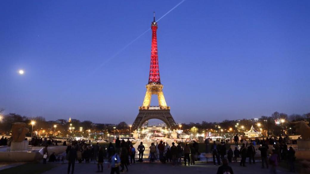 Айфеловата кула светна в цветовете на белгийското знаме