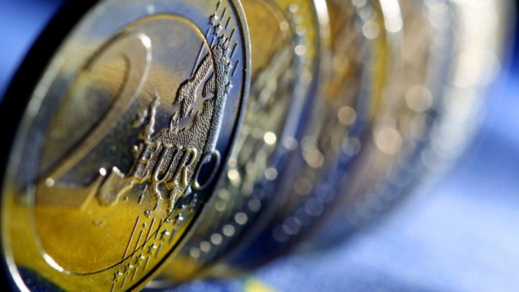Еврото отстъпи до 8-дневно дъно