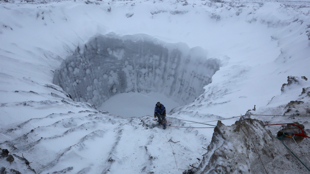 Гигантски кратери в Сибир алармират за опасни климатични промени