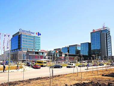Продават най-големия Carrefour у нас за 32 млн. лв.