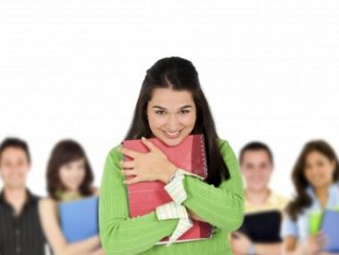 Увеличават местата в университетите за обучение на българи от чужбина