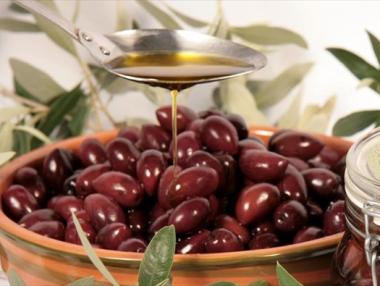 Оцветени маслини и замърсена захар оглавяват списък с фалшиви храни