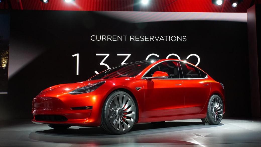 Tesla представи най-евтиния си автомобил