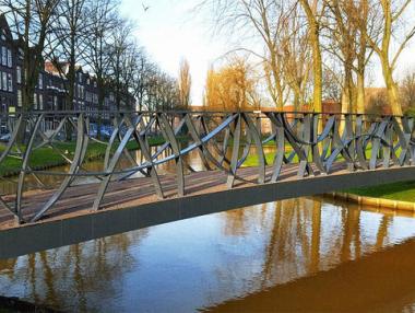 Ротердам „строи“ мостове от пластмаса