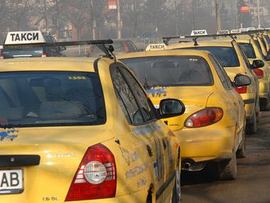 От 300 до 1000 лв. патентен данък за таксиджиите