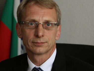 Освободиха един от заместниците на Кунева