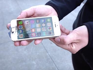 Вижте как реагира iPhone SE на изпитания