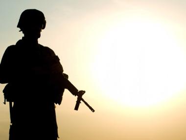 Жена поема българската рота в Афганистан