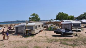 Без каравани и палатки на къмпинг „Градина“
