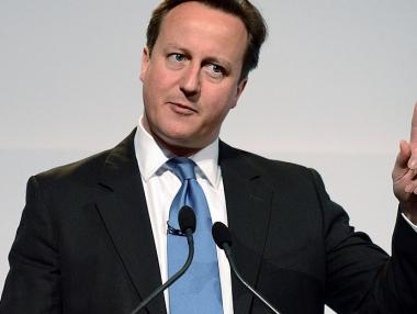 Дейвид Камерън не живее на една заплата