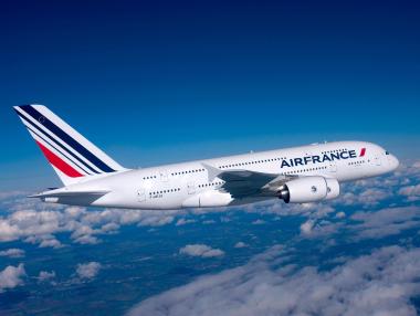 Големи авиокомпании в жестока битка с нискобюджетните