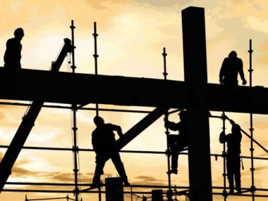 Дават $1540 месечно за строителни работници