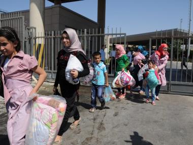 Приемаме 110 бежанци от други страни