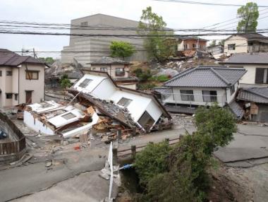 Най-малко 41 са жертвите на трусовете в Япония
