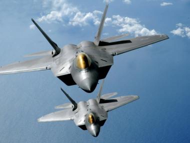 Руски изтребител „прехванал опасно“ американски самолет