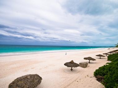 Най-красивите розови плажове на Земята