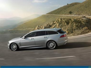 Jaguar приключва с луксозните комбита