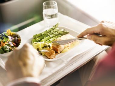 Топ 5 на най-скъпите храни на борда на самолетите