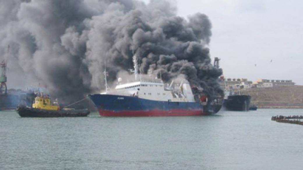 Руски танкер се запали в Каспийско море