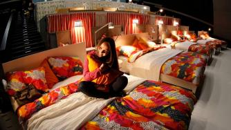 Кино с легла отвори в Русия