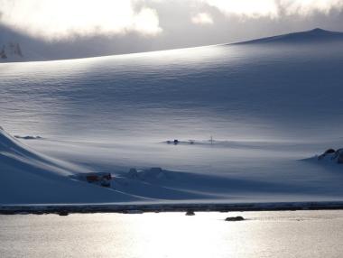 Наши учени са предотвратили екокатастрофа в Антарктида