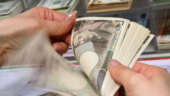 Йената с нов ръст заради спада на азиатските акции