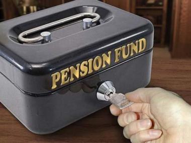 Пенсионните фондове настояват хората сами да се разпореждат с парите си