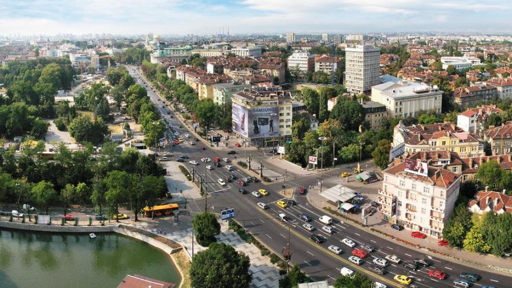 В кои градове населението расте и намалява най-много