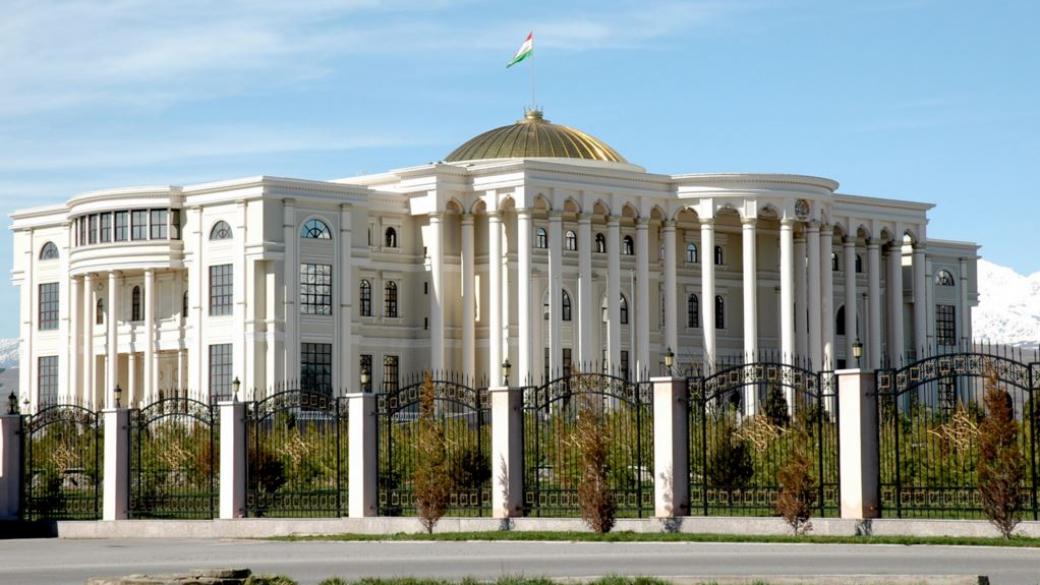 Таджикистан забрани руските фамилни имена