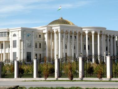 Таджикистан забрани руските фамилни имена