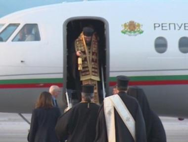 Благодатният огън дойде и в България