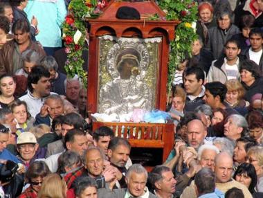 Хиляди се включиха в литийното шествие с чудотворната икона