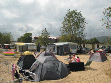 В къмпингите в чужбина има ред и дисциплина, у нас - анархия