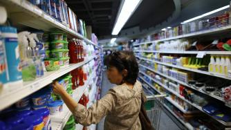 Минималната заплата във Венецуела скача с една трета