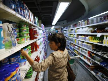 Минималната заплата във Венецуела скача с една трета