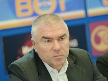 Марешки внася подписка за референдум