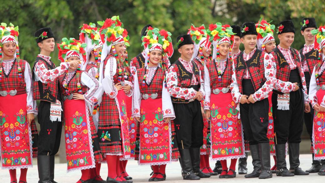 Народните танци стават задължителни до 12 клас