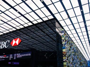 HSBC с 18% спад на приходите