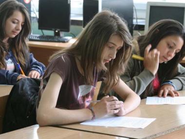 Деветокласниците ще учат що е данък и как се създава собствен бизнес