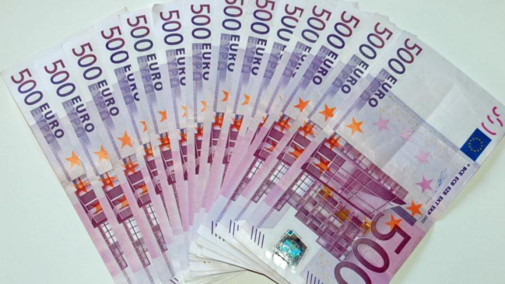 Край с банкнотата от 500 евро