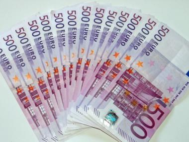 Край с банкнотата от 500 евро