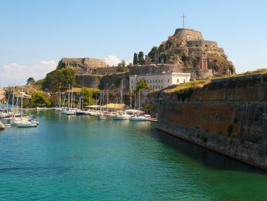 Свикаха кризисен щаб за блокираните в Гърция българи