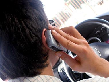 Приложение блокира телефона при шофиране