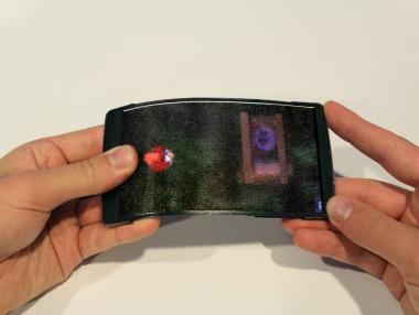 Показаха първия в света холографен телефон