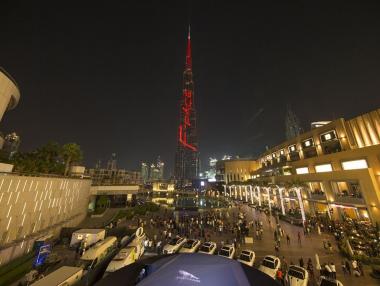 Jaguar със зрелищно шоу върху Бурж Халифа